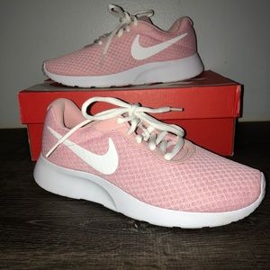 Nike Tanjun pink shoes